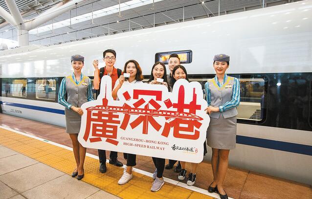 西九龍站“一地兩檢”口岸開通首日共查驗出入境旅客超過7.5萬人次